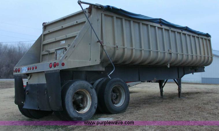 image for item 6805 1976 Freuhauf 28' end-dump semi trailer