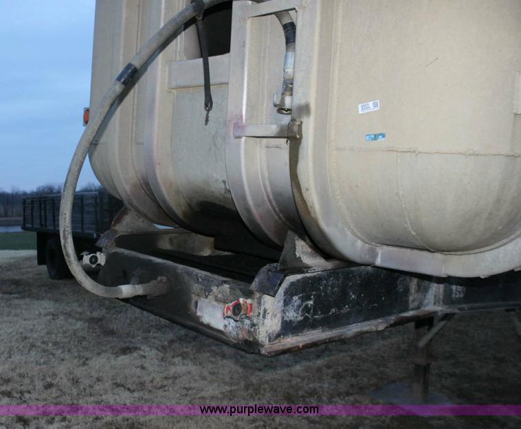 image for item 6805 1976 Freuhauf 28' end-dump semi trailer