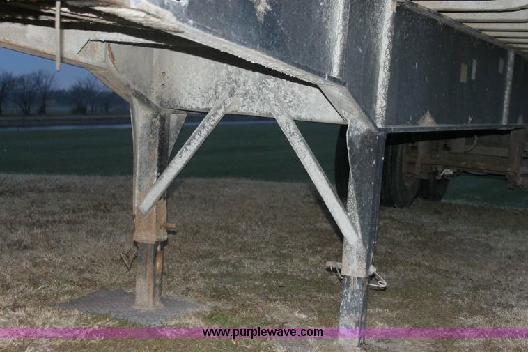 image for item 6805 1976 Freuhauf 28' end-dump semi trailer