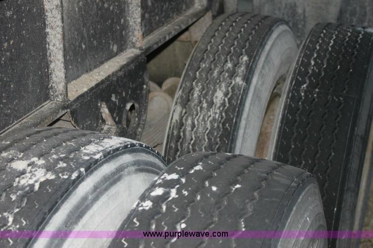 image for item 6805 1976 Freuhauf 28' end-dump semi trailer