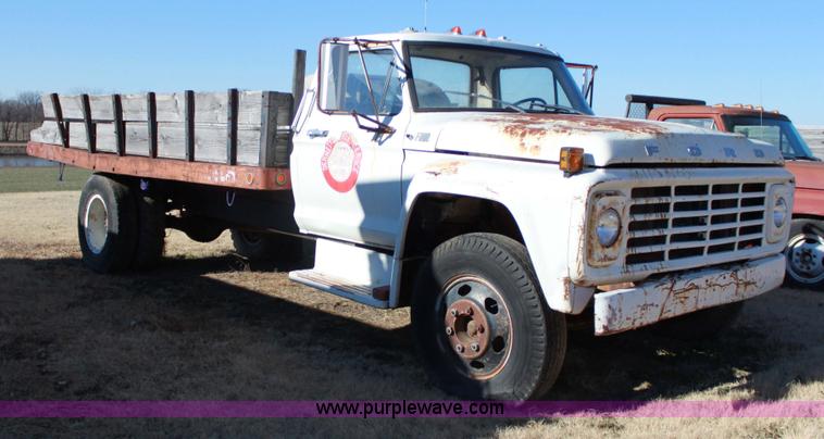 image for item 6808 1976 Ford F600 truck