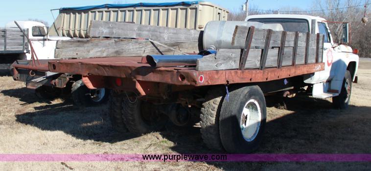 image for item 6808 1976 Ford F600 truck