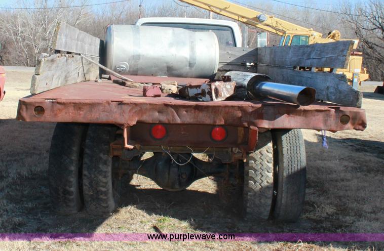 image for item 6808 1976 Ford F600 truck