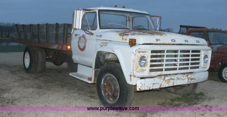 image for item 6808 1976 Ford F600 truck