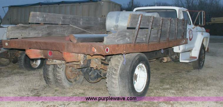 image for item 6808 1976 Ford F600 truck