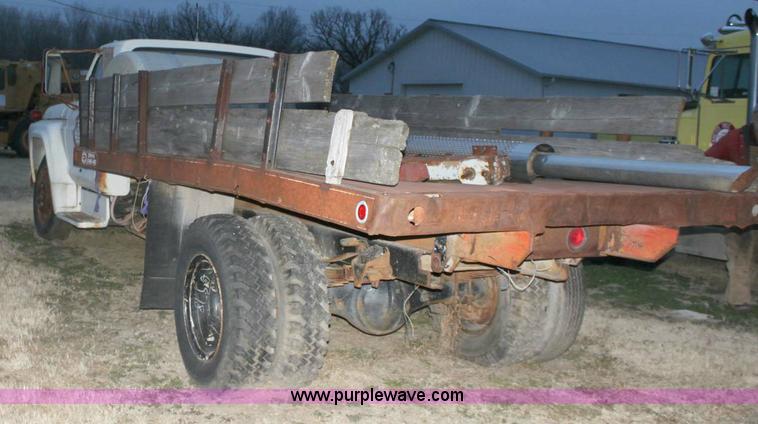 image for item 6808 1976 Ford F600 truck