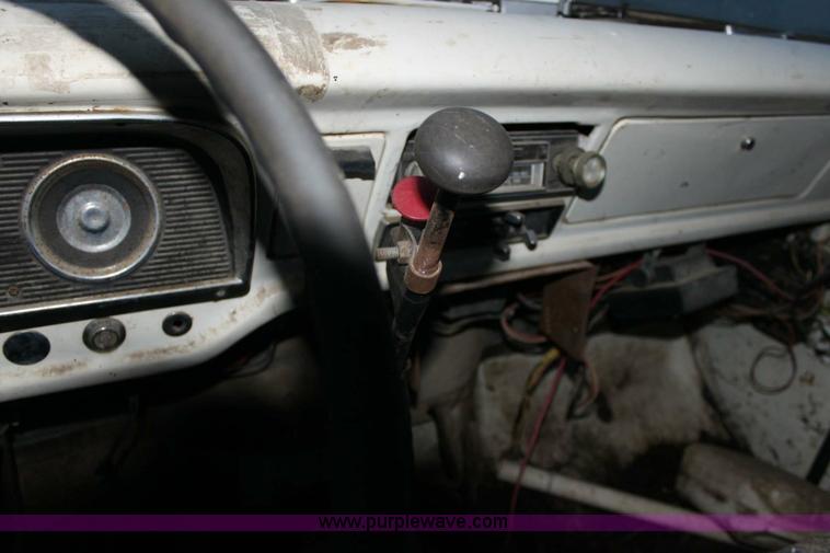 image for item 6808 1976 Ford F600 truck