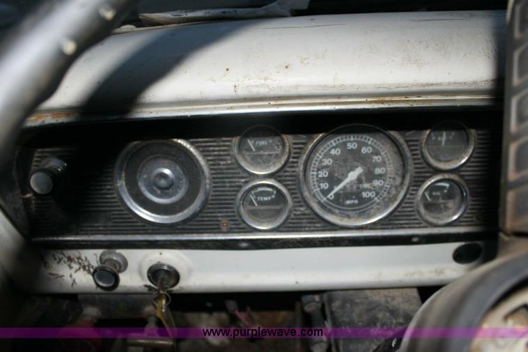 image for item 6808 1976 Ford F600 truck
