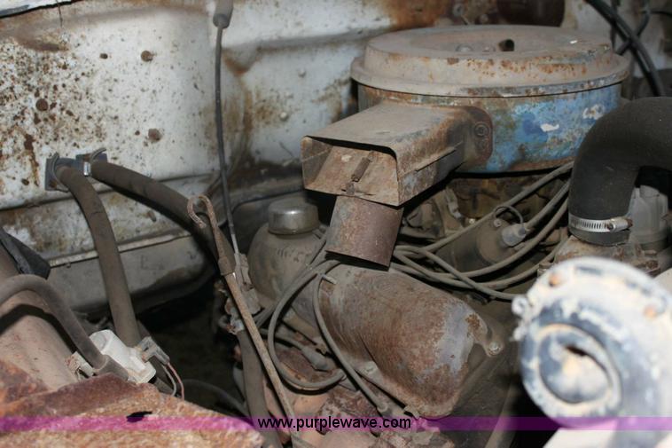 image for item 6808 1976 Ford F600 truck