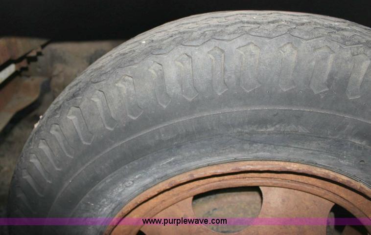 image for item 6808 1976 Ford F600 truck