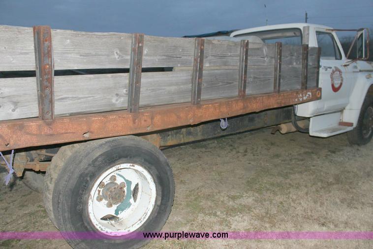 image for item 6808 1976 Ford F600 truck