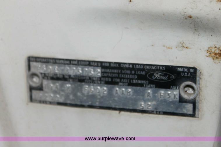 image for item 6808 1976 Ford F600 truck