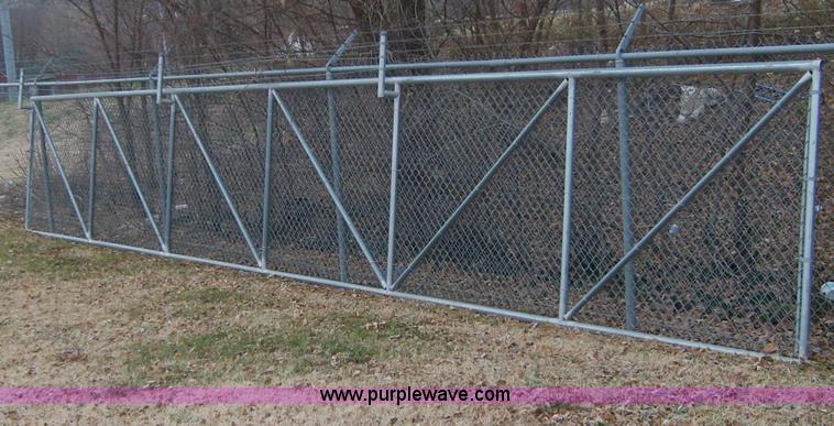 image for item 1406 Cantilever gate for 22' opening