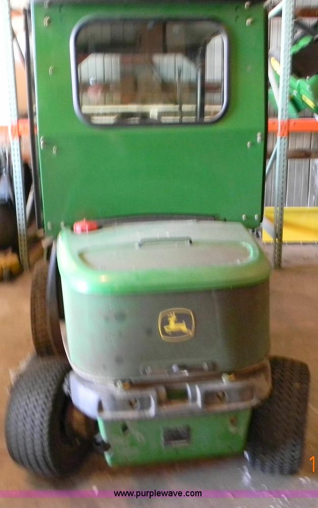 image for item 1500 2009 John Deere 1565 lawn tractor