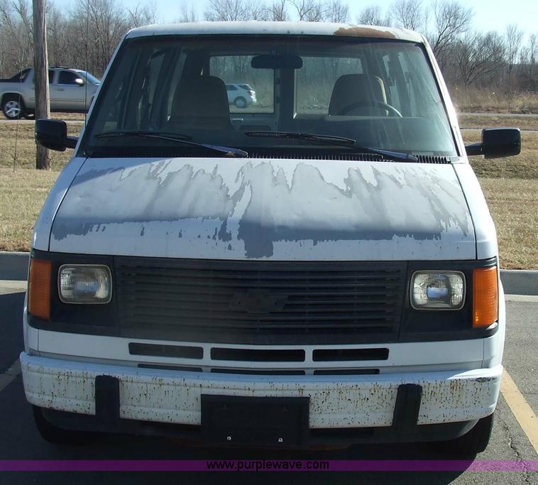 image for item 2355 1993 Chevrolet Astro van