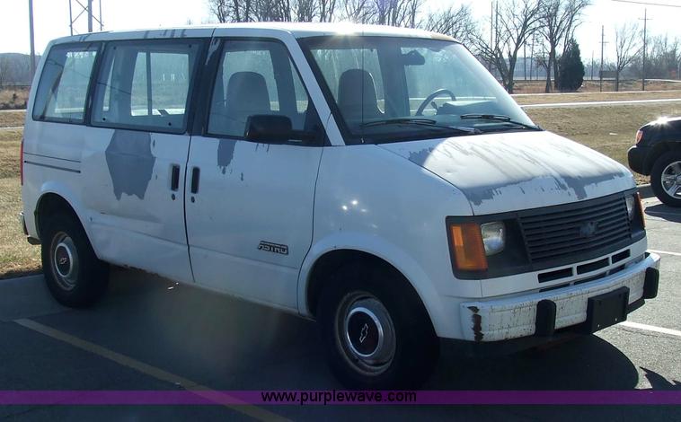 image for item 2355 1993 Chevrolet Astro van