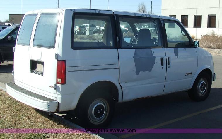 image for item 2355 1993 Chevrolet Astro van