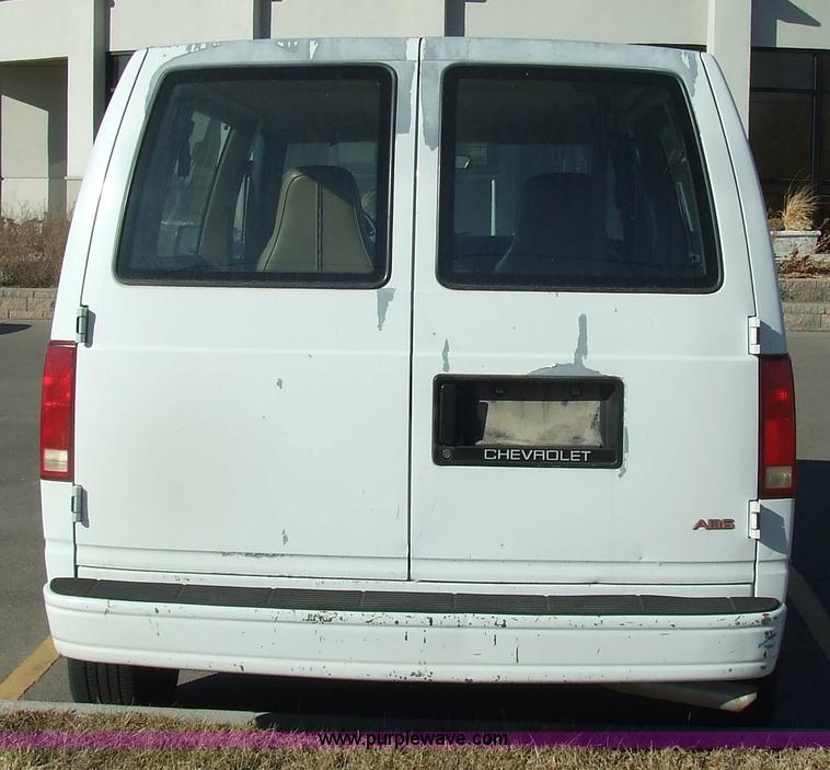 image for item 2355 1993 Chevrolet Astro van