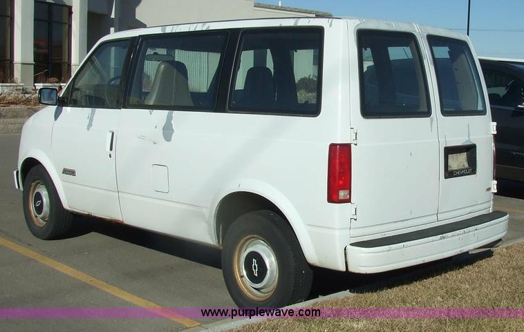 image for item 2355 1993 Chevrolet Astro van