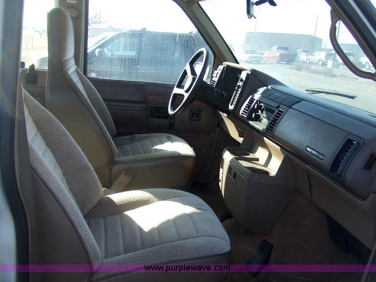 image for item 2355 1993 Chevrolet Astro van