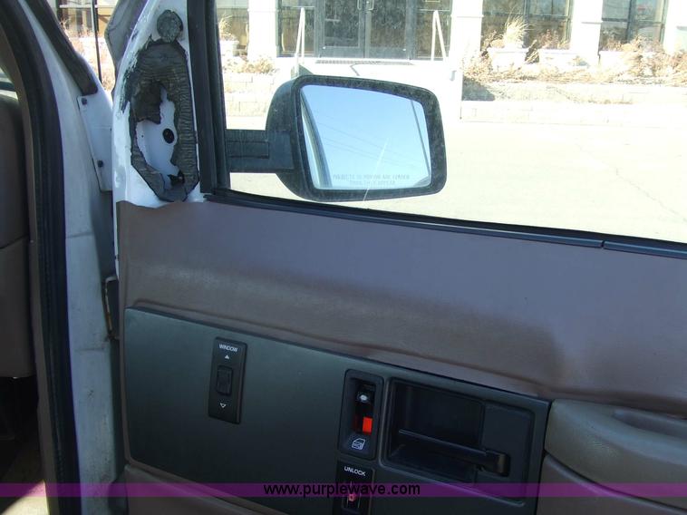 image for item 2355 1993 Chevrolet Astro van