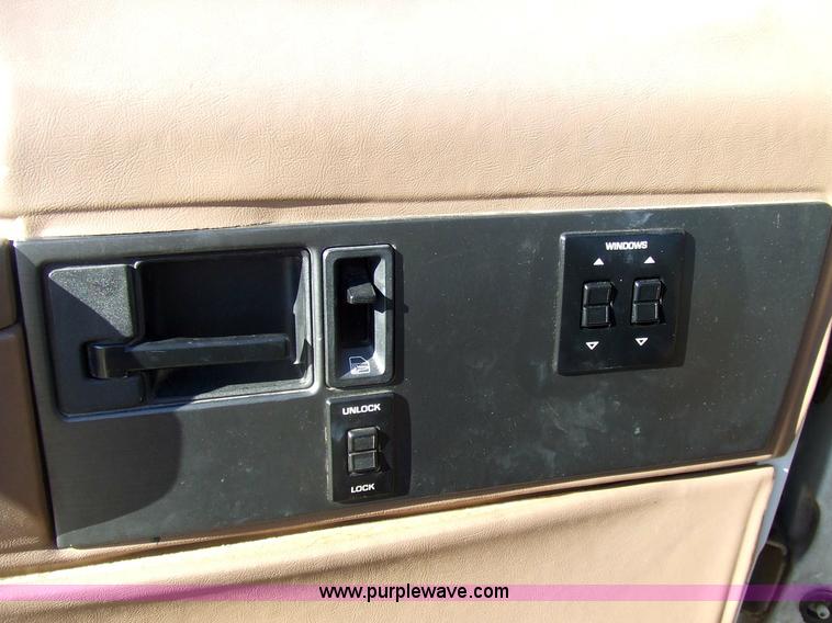 image for item 2355 1993 Chevrolet Astro van