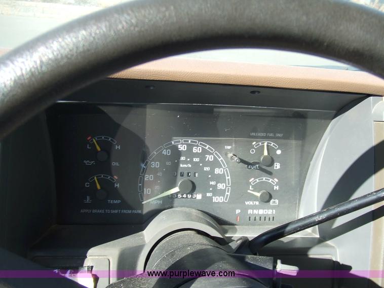 image for item 2355 1993 Chevrolet Astro van