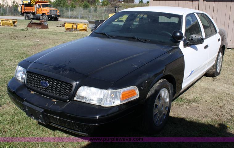 image for item 4800 2007 Ford Crown Victoria Police Interceptor