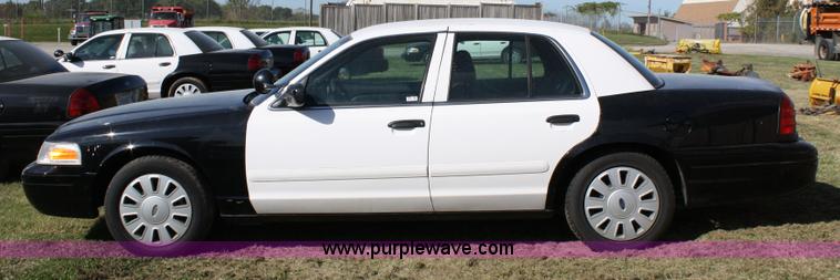 image for item 4801 2007 Ford Crown Victoria Police Interceptor