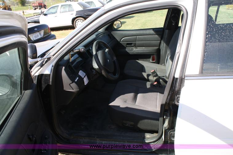 image for item 4801 2007 Ford Crown Victoria Police Interceptor