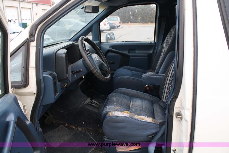 image for item 4943 1988 Ford Aerostar