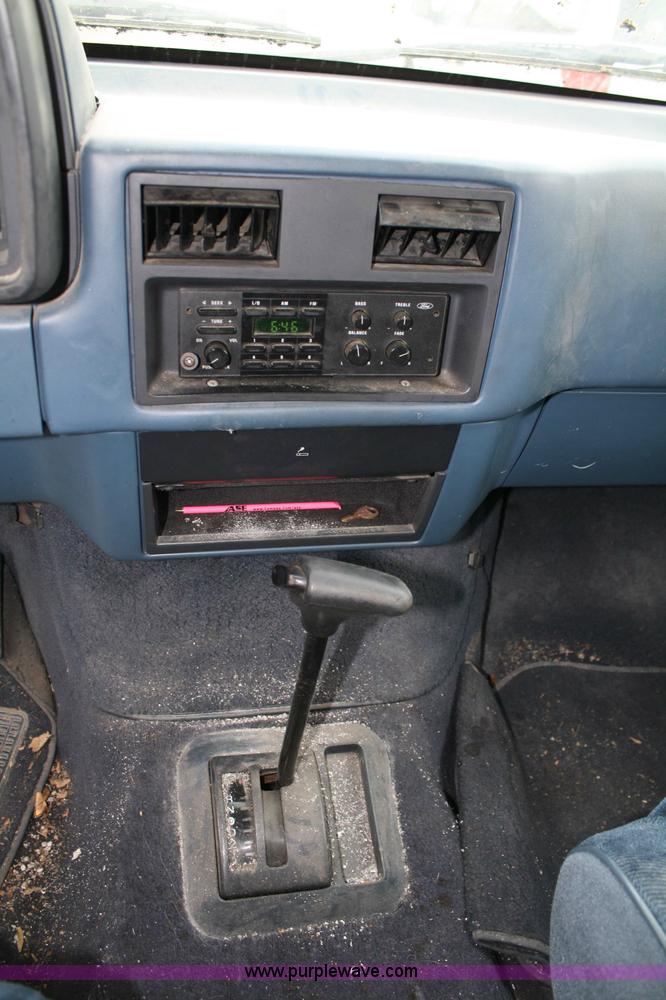 image for item 4943 1988 Ford Aerostar