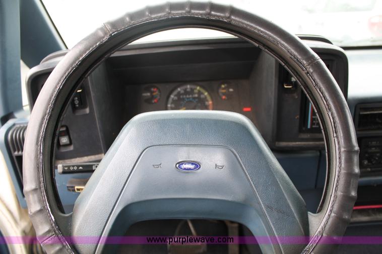 image for item 4943 1988 Ford Aerostar