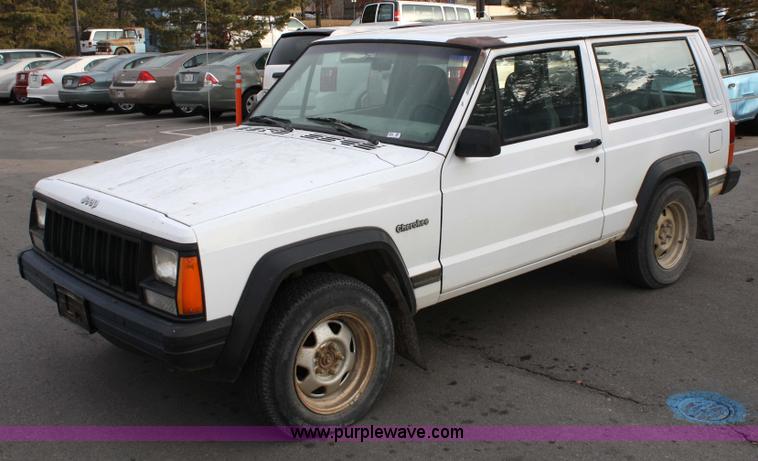 image for item 4944 1995 Jeep Cherokee SE