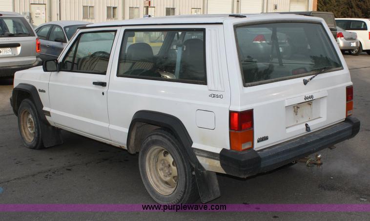 image for item 4944 1995 Jeep Cherokee SE
