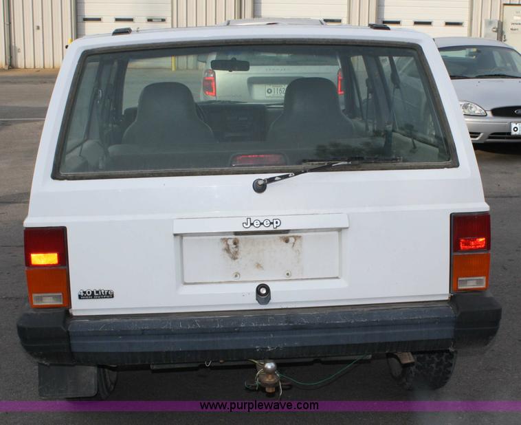 image for item 4944 1995 Jeep Cherokee SE