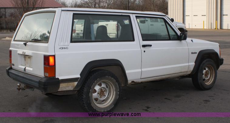 image for item 4944 1995 Jeep Cherokee SE