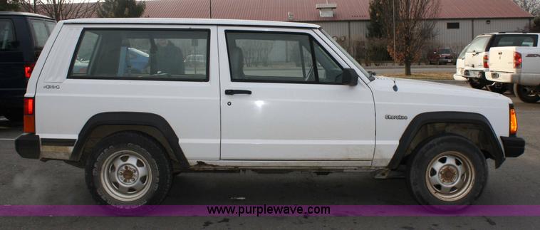 image for item 4944 1995 Jeep Cherokee SE