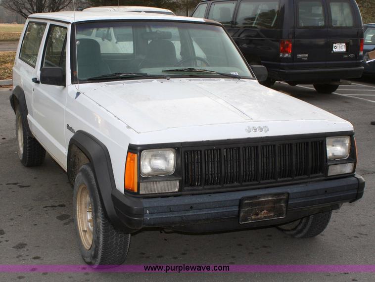 image for item 4944 1995 Jeep Cherokee SE