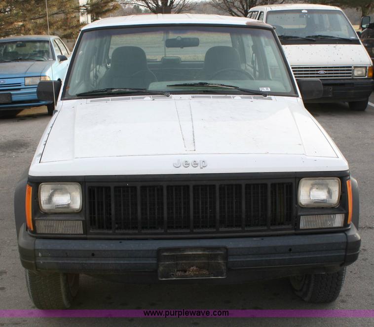image for item 4944 1995 Jeep Cherokee SE