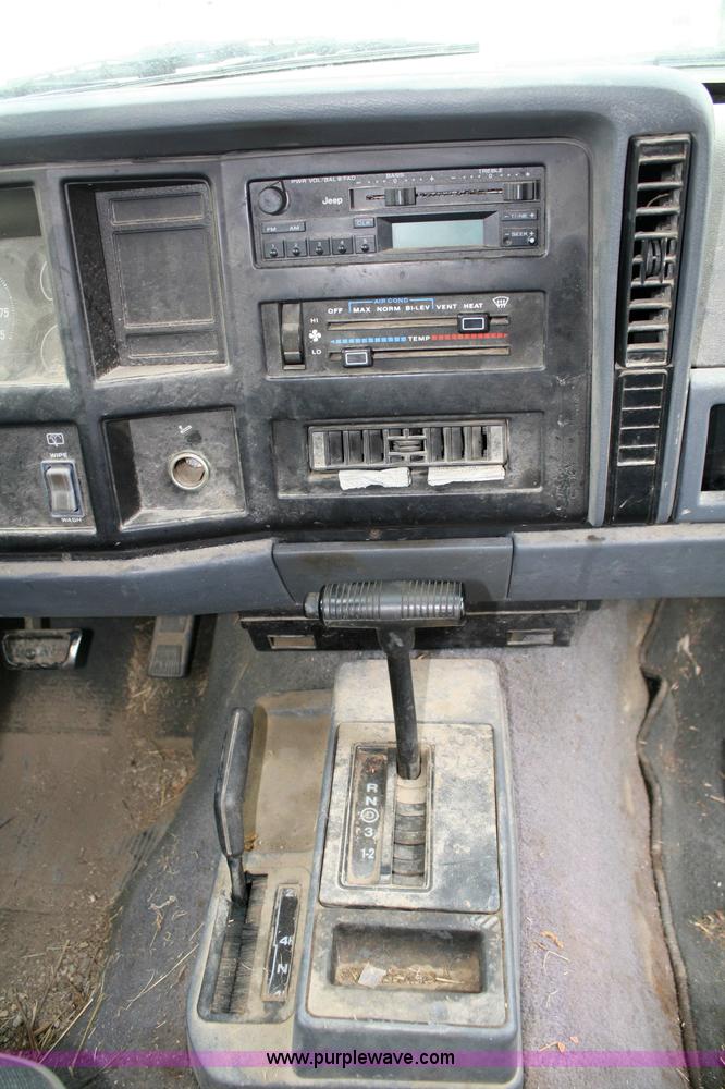 image for item 4944 1995 Jeep Cherokee SE