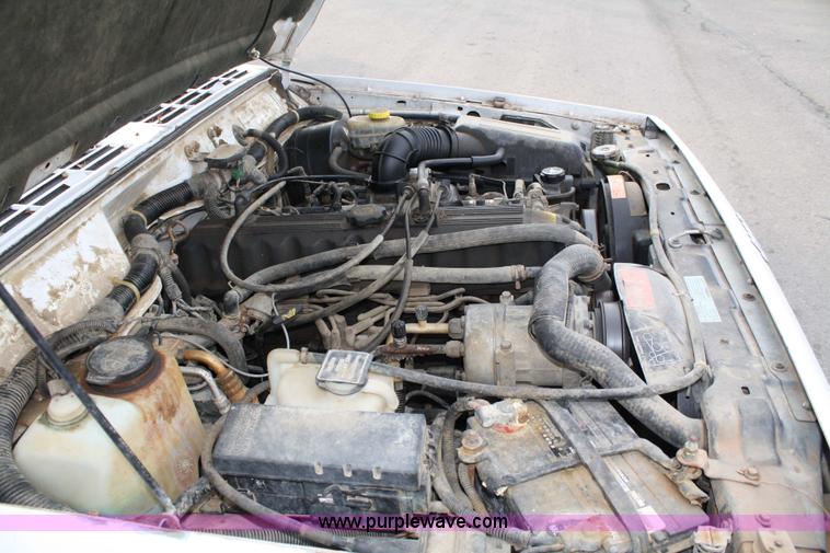 image for item 4944 1995 Jeep Cherokee SE