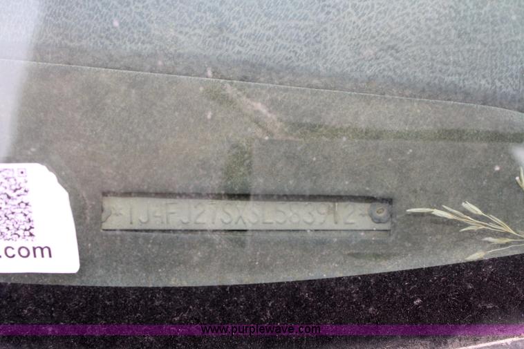 image for item 4944 1995 Jeep Cherokee SE