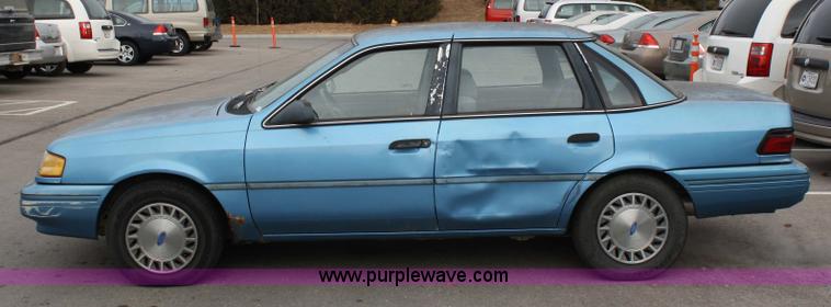 image for item 4945 1993 Ford Tempo