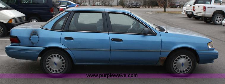 image for item 4945 1993 Ford Tempo