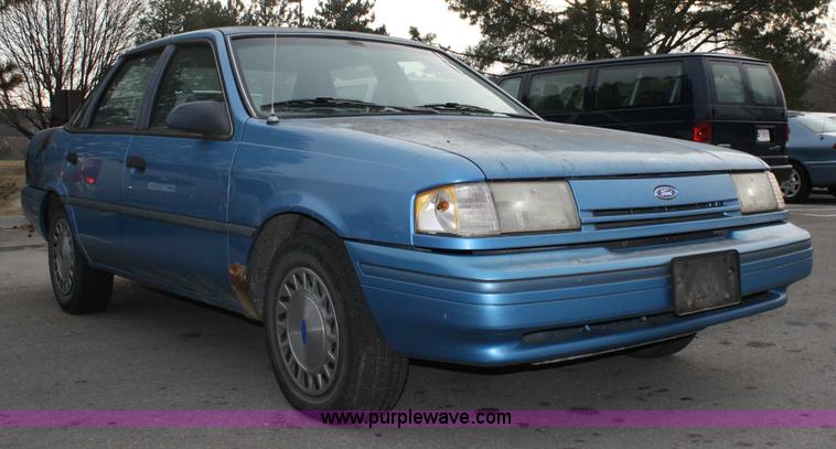 image for item 4945 1993 Ford Tempo