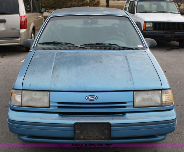 image for item 4945 1993 Ford Tempo