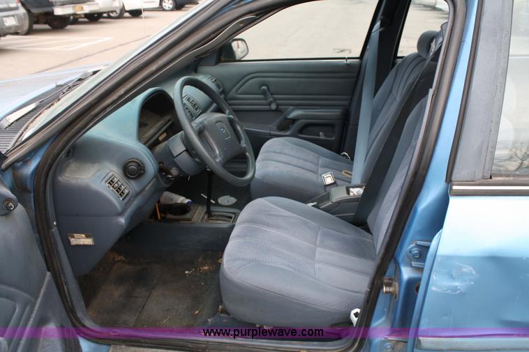 image for item 4945 1993 Ford Tempo