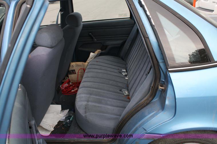 image for item 4945 1993 Ford Tempo