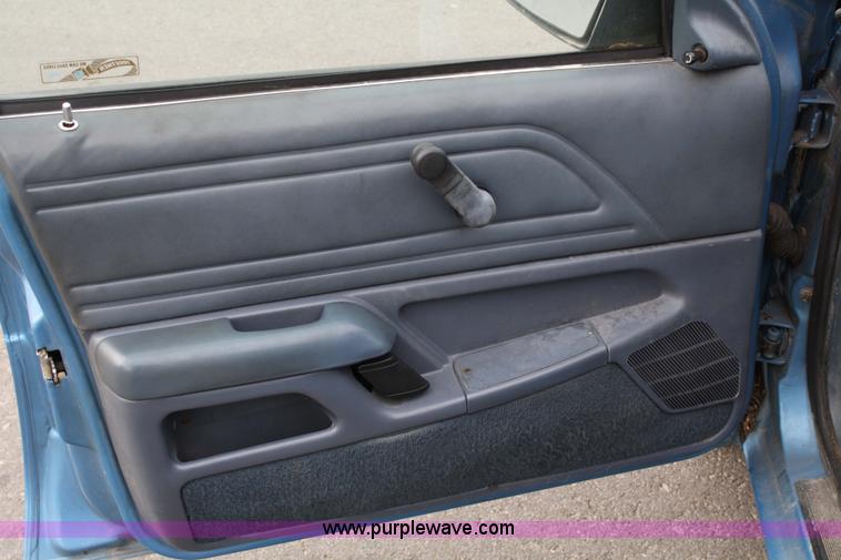 image for item 4945 1993 Ford Tempo